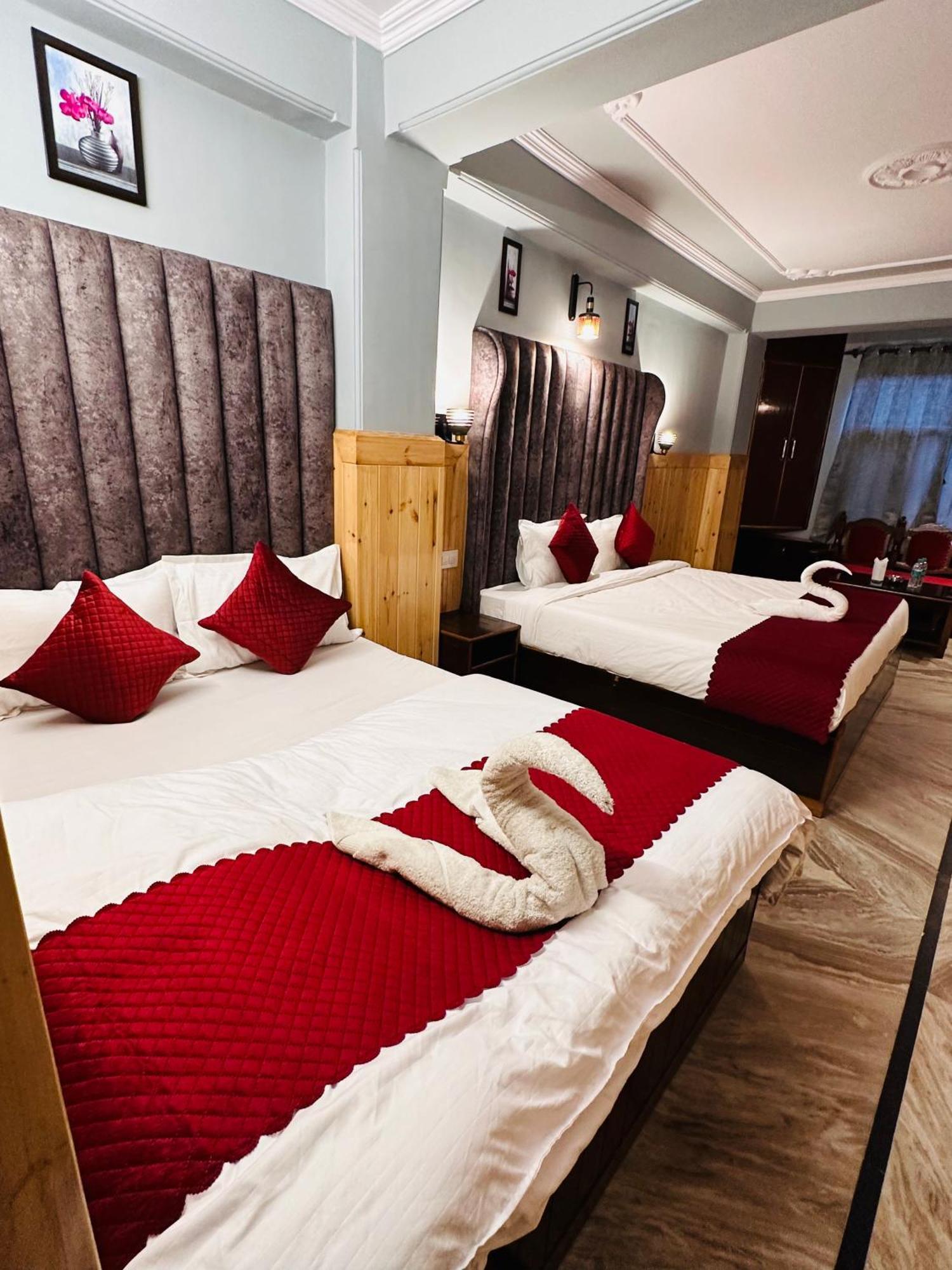 Hotel Avalanche Шимла Екстериор снимка